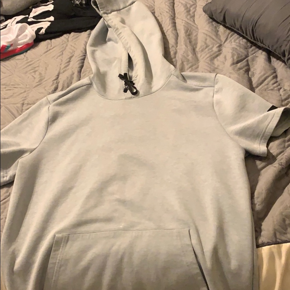 Under Armour short sleeve sweatshirt